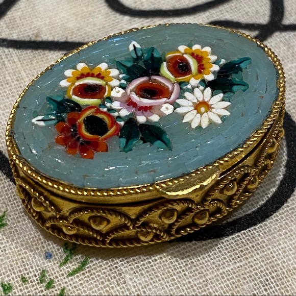 Pill box - Picture 1 of 6